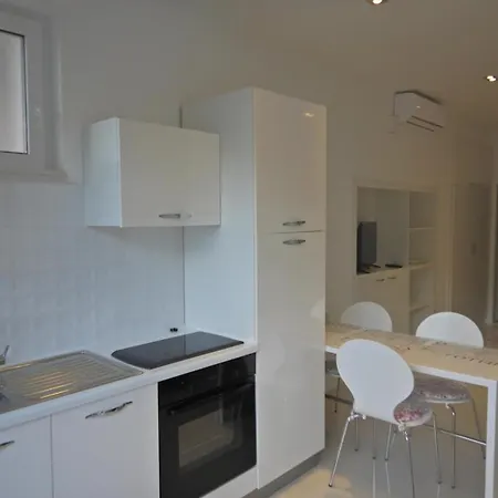 דירה In With Sea View, Terrace, Air Conditioning, Wifi 3419-4 פובליה